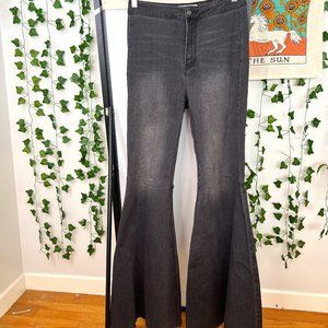 Free People NWOT Bell bottom jean in faded black